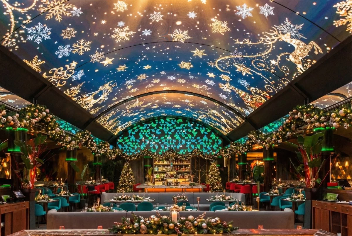 Quintoelemento presenta dos menús de Navidad que viajan del mar a las brasas, bajo el cielo más vanguardista de Madrid