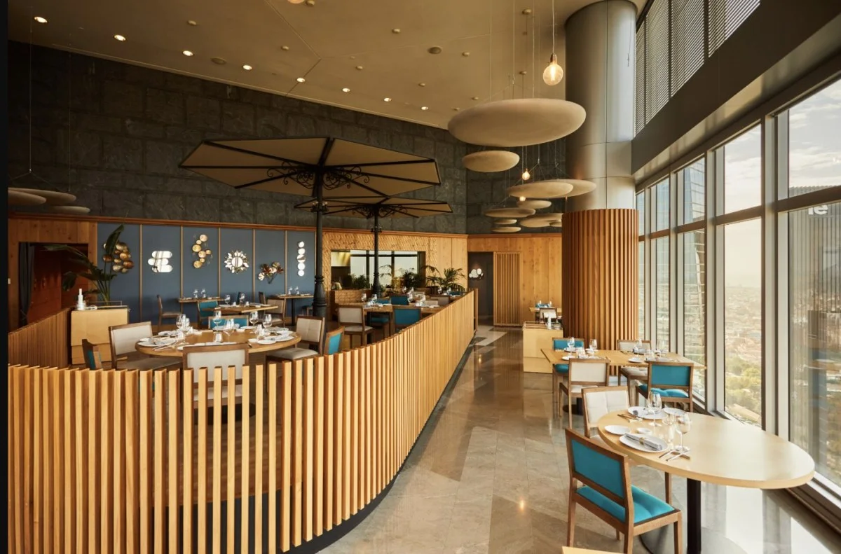 Élkar, el restaurante más alto de España donde Madrid se disfruta a 160 metros de altura