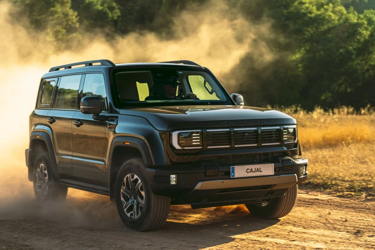 Con su lema “Instinto de ir más allá”, Santana Motors lanza el nuevo Cajal, un todoterreno 4×4