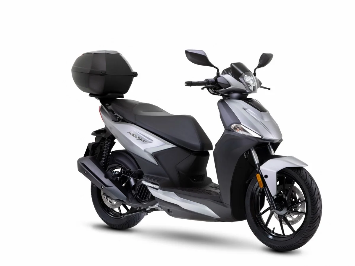 Llega el nuevo scooter KYMCO Agility NX 125, ahora para carné B, con espacio para dos cascos integrales y estrena ABS de doble canal y control de tracción, solo por 2.490 euros