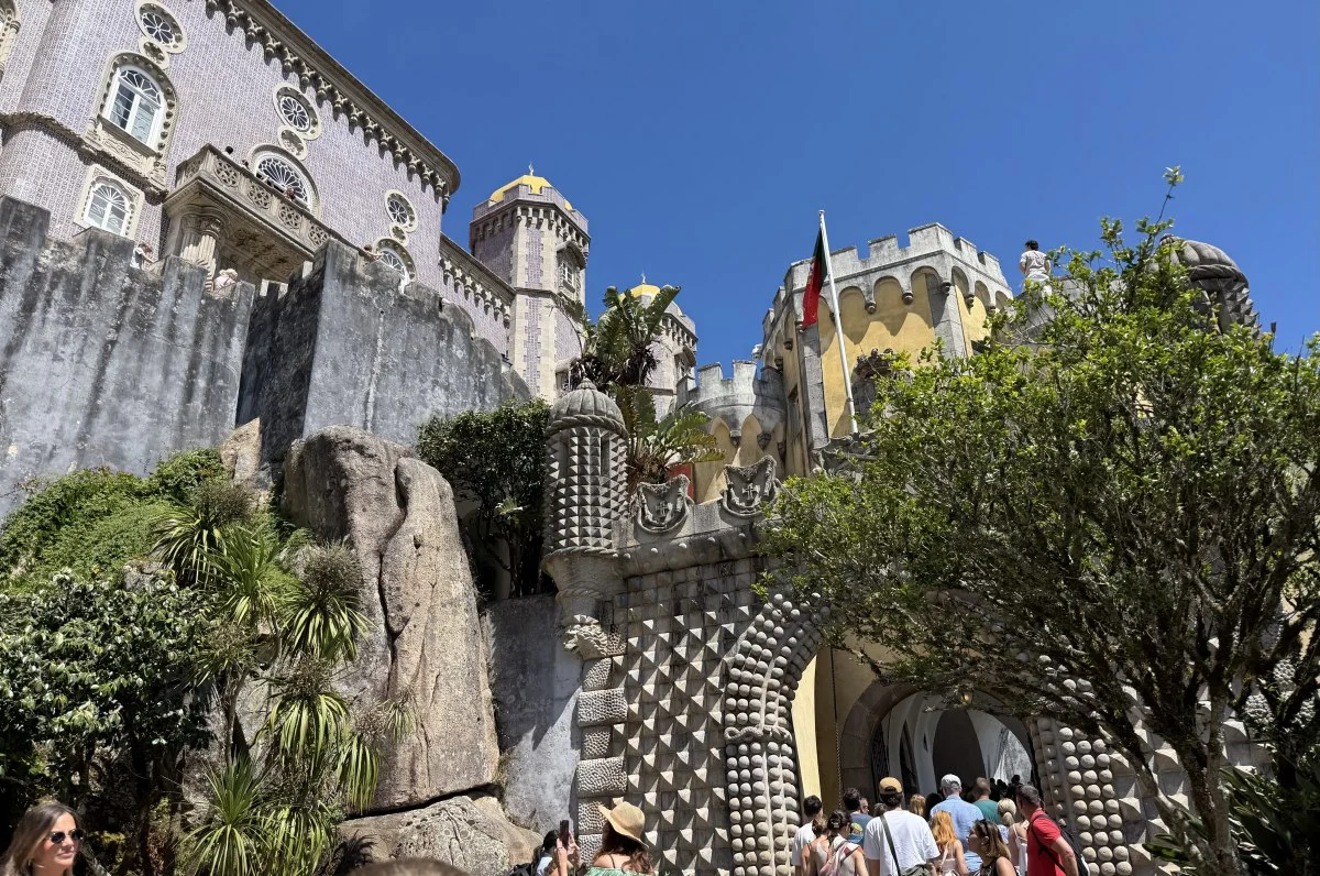 Sintra, el lugar donde un viaje se convierte en recuerdo: por qué el Palacio de Pena debe estar en la lista imprescindible