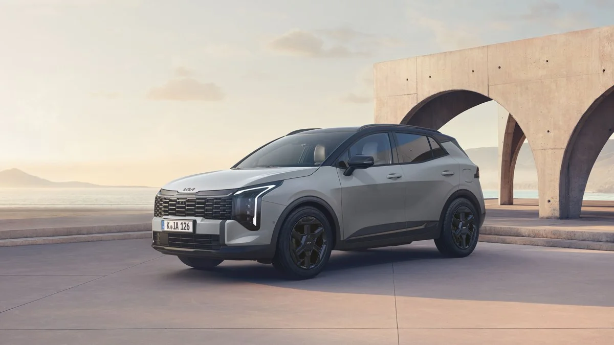 Un diseño exclusivo y versiones electrificadas refuerzan el carácter del nuevo Kia Sportage Black Edition